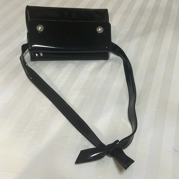 Vintage CROWN LEWIS black patent leather bag with silver accents bow and strap - Picture 6 of 13